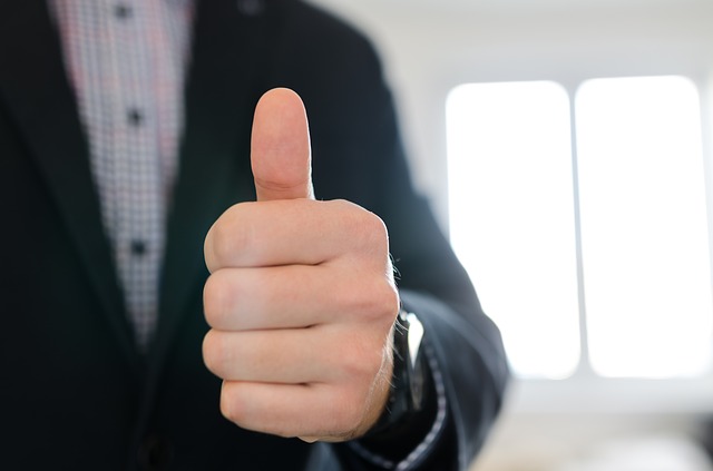 Settimana della felicità al lavoro, dai Boomer ai Millennial fino alle Gen X e Z: ecco come rendere felici i dipendenti in base alla generazione