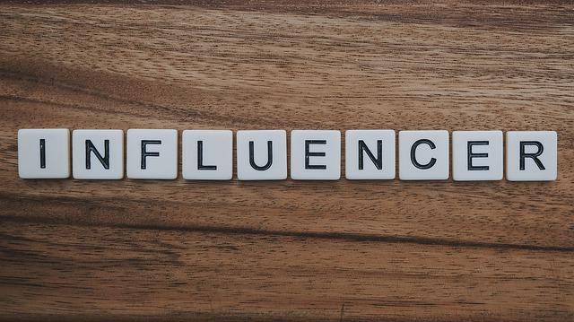 influencer-4202697_640