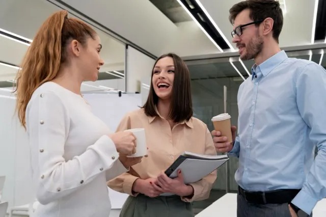 Il peggior nemico di un CEO o un alleato inatteso? Ecco le tre virtù nascoste del pettegolezzo